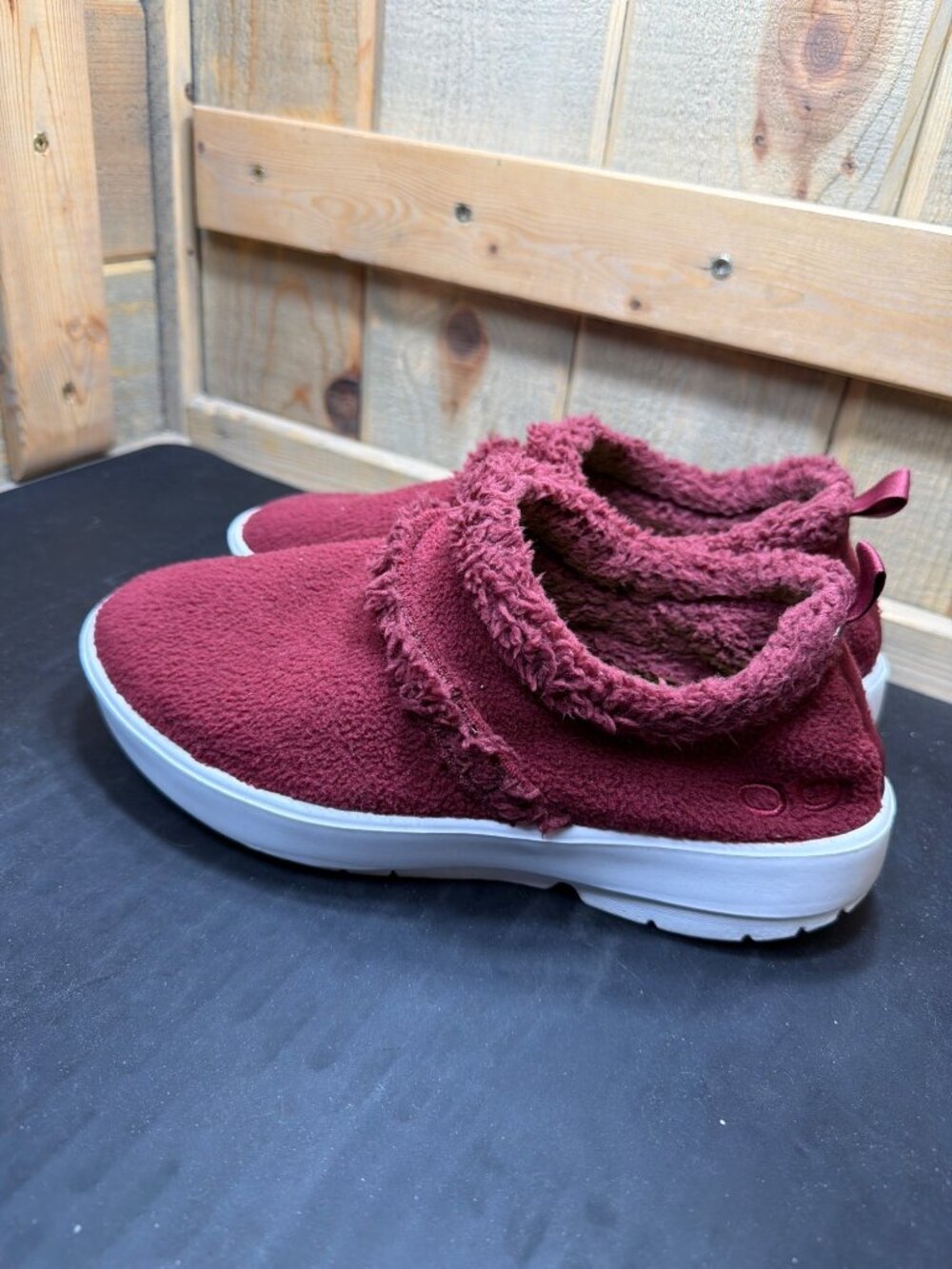 OOFOS Womens 9 EU 40 Burgundy Red Fleece Slip On Recovery Shoes Comfort Loafers - Picture 8 of 9